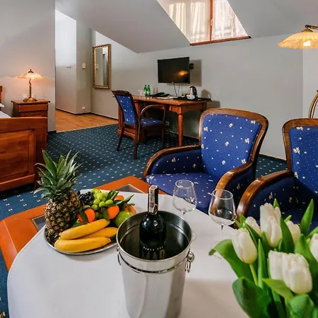 Dworek 1885 Hotel