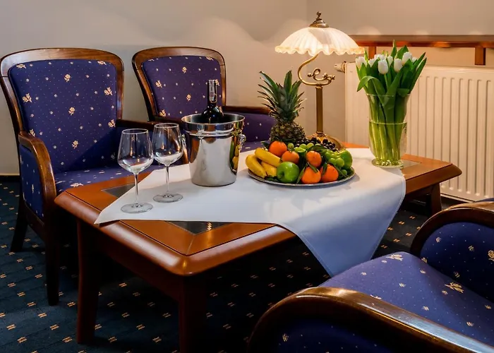 德沃雷克1885酒店 Ostrzeszów