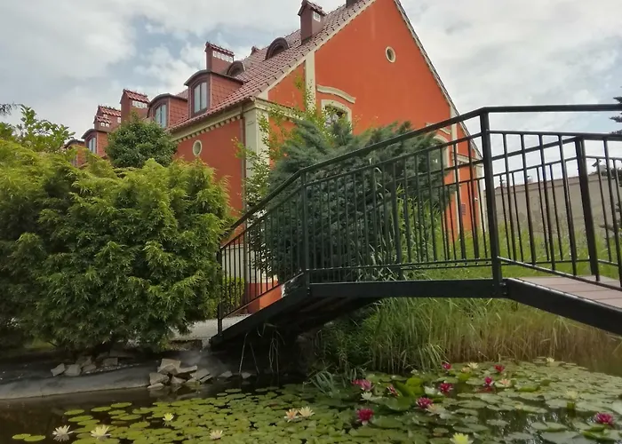 Hotell Dworek 1885 3*